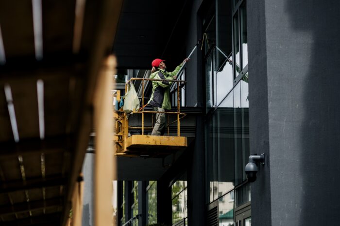 How Do You Charge A Commercial Building For Cleaning?